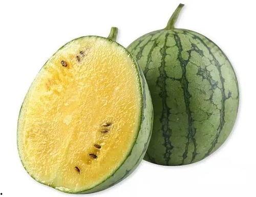 在板凳上看的吃瓜群众,见证时代变迁的旁观者