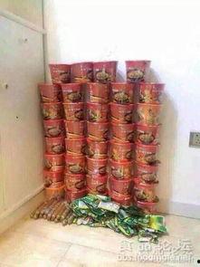 吃瓜啃鸡腿群众